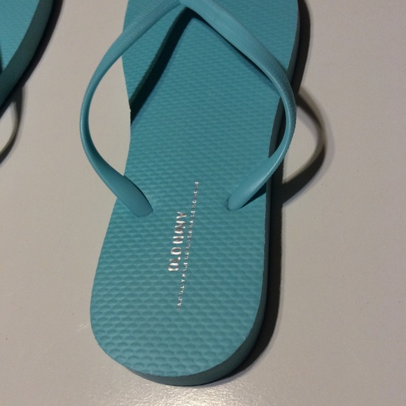 Old Navy Women’s Flip Flop Light Turquoise Size 9 - Picture 2 of 4